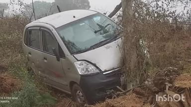 देवेंद्रनगर: रानीपुरा के पास सड़क से उतरकर कार खेत में लगे विद्युत पोल से टकराई, कार हुई क्षतिग्रस्त