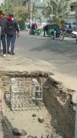 રાજકોટ પૂર્વ: રૈયા એક્સચેન્જ નજીક ખાડામાં પડતા યુવકનાં મોત મામલે પોલીસનું આકરું પગલું, સાપરાધ મનુષ્યવધની કલમ હેઠળ ગુનો નોંધાયો