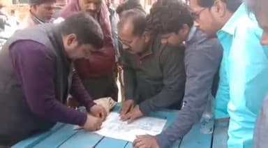 जौनपुर: ओलंदगंज में सड़क चौड़ीकरण के कार्य को लेकर नगर मजिस्ट्रेट के नेतृत्व में की गई सड़कों की पैमाइश