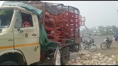 मुरादाबाद: जीरो पॉइंट पर रोडवेज की टक्कर से मुर्गी से भरी टाटा मैजिक पलटी, चालक व परिचालक हुए घायल