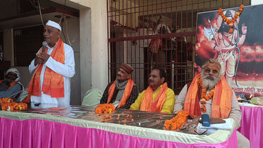 बलरामपुर समाचार ब्राह्मण जन कल्याण समिति के बैनर तले समय माता मंदिर निकट थाना कोतवाली देहात मनाया गया खिचड़ी भोज कार्यक्रम कार्यक्रम जहां मुख्य अतिथि के रूप में पूर्व सांसद चंद्रभान मणि त्रिपाठी विशिष्ट अतिथि तुलसीपुर विधायक कैलाश नाथ शुक्ल