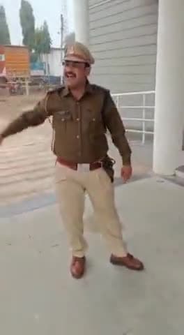 मक्सी थाने के जांबाज A.S.I
जितेन जी दुबे ने 74 वां गणतंत्र दिवस पर शानदार प्रस्तुति 
सोशल मीडिया पर वायरल हो रहा है।