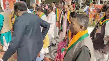 दरभंगा: BJP प्रदेश कार्यसमिति की दरभंगा ऑडिटोरियम में हुई बैठक, सभी नेताओं को पंचायत स्तर पर सभाएं करने के दिए गए निर्देश