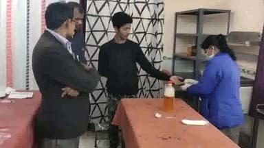 गोपालगंज: भैसही गांव में कुत्ते के काटने से युवक हुआ जख्मी, इलाज के लिए सदर अस्पताल में भर्ती