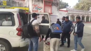 गोंडा: मुजेहना ब्लॉक मतदानकेंद्र स्नातक निर्वाचन को सोमवार को कड़ी सुरक्षा व्यवस्था के बीच डाले जाएंगे वोट,पहुंचे मतदान कार्मिक