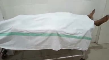 टीकमगढ़: देहात थाना के पास संदिग्ध हालत में मिले युवक को जिला अस्पताल लेकर पहुंचे स्थानीय लोग, डॉक्टर ने किया मृत घोषित