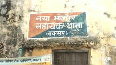 डुमरांव: डुमरांव में जिला खनन पदाधिकारी के नेतृत्व में हुई छापेमारी में दो ट्रक पकड़े गए