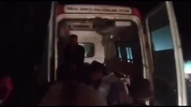 धनौरा: अहरोला तेजवन गांव के पास अज्ञात वाहन की टक्कर से बाइक सवार घायल