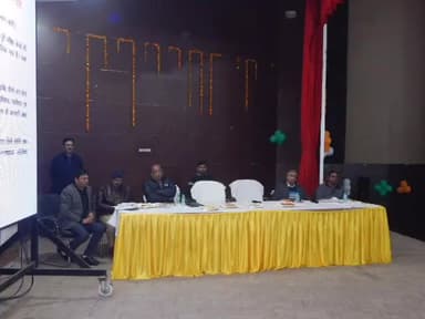 मुरादाबाद: पंचायत भवन में आगामी यूपी बोर्ड परीक्षा को लेकर जिला अधिकारी द्वारा जिले को सभी शिक्षकों संग की गई बैठक