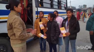 नानपारा: मटेरा में एंटी रोमियो टीम ने भीड़भाड़ वाले स्थानों व ग्रामीण क्षेत्रों में जाकर महिलाओं व बालिकाओं को किया जागरूक