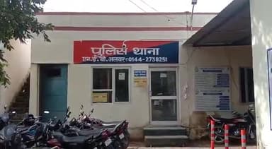 अलवर: एनईबी थाना पुलिस ने सूर्य नगर के जेडी हॉस्पिटल के समीप से चोरी के आरोप में फरार चल रहे 2 अभियुक्तों को किया गिरफ्तार