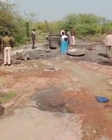 अवैध देसी शराब पर करहिया पुलिस ने की कार्रवाई, 2500 लीटर से अधिक शराब बनाने की सामग्री को किया नष्ट