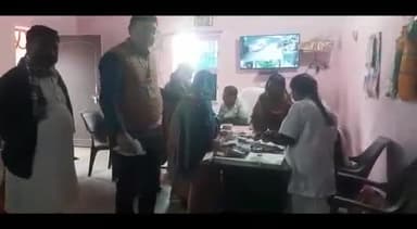 दुल्हिन बाज़ार: नरही पिरही पंचायत कार्यालय में निशुल्क स्वास्थ्य जांच शिविर का किया गया आयोजन