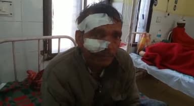 टीकमगढ़: सुंदरपुर गांव में व्यक्ति के साथ की गई मारपीट, घायल को ज़िला चिकित्सालय में कराया गया भर्ती