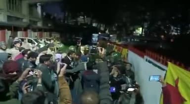 HPU में चल रही मोदी पर बनी BBC की प्रतिबंधित डॉक्यूमेंट्री पुलिस ने रोकी, अब सचिवालय के बाहर देखी जाएगी
#crazynewsindia