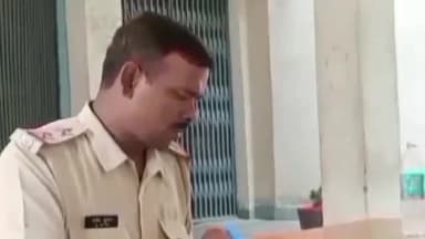 मोतिहारी: पतौरा लाला टोला में छापेमारी कर पुलिस ने 3 लीटर देसी शराब की बरामद, तस्कर हुआ फरार