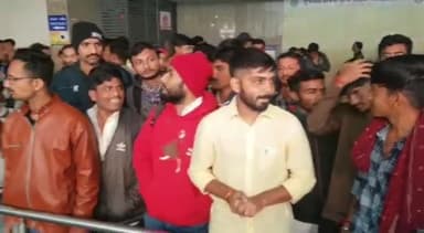 રાજકોટ પૂર્વ: બસપોર્ટ ખાતે પેપરલીક મામલે NSUIનાં પ્રદેશ પ્રમુખ સહિતનાઓનો સૂત્રોચ્ચાર સાથે વિરોધ, પોલીસે કરી અટકાયત