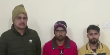 मेरठ: लिसाड़ी गेट थाना पुलिस ने मोबाइल फोन लूटकर भाग रहे दो लुटेरों को किया गिरफ्तार, मोबाइल बरामद