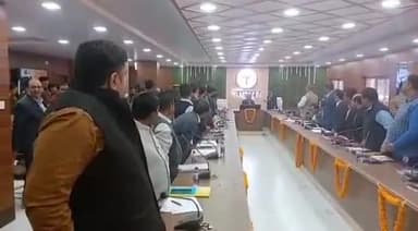 जौनपुर: कलेक्ट्रेट में नव निर्मित सभागार का मुख्य सचिव दुर्गाशंकर मिश्र ने उद्घाटन कर विकास कार्यों की समीक्षा की