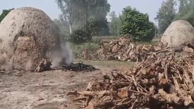 अवैध तरीके से चल रही कोयले की भट्टियां

जिसकी वजह से आसपास में प्रदूषण का वातावरण बना रहता है 

कई बार शिकायतें करने के