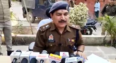 सिगरा थाना अंतर्गत मोटरसाइकिल व मोबाइल चोरी करने वाले 3 अभियुक्तों को DRM ऑफिस से पुलिस ने किया गिरफ्तार- डीसीपी