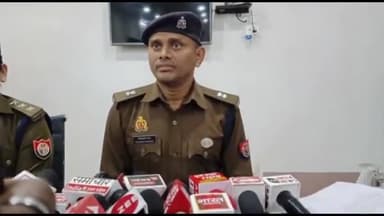 झांसी: पिछले दिनों बबीना क्षेत्र में हुई चोरी के 2 आरोपियों को पुलिस ने पकड़ा, एसपी सिटी राधेश्याम ने पुलिस लाइन में दी जानकारी