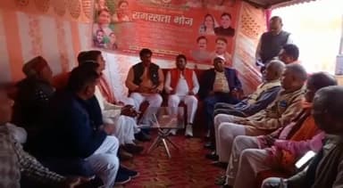 नवाबगंज: बांसा गांव के भाजपा किसान मोर्चा की ओर से आयोजित समरसता भोज में पहुंचे सांसद उपेंद्र सिंह रावत