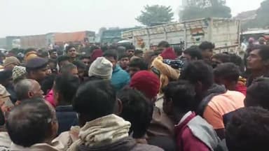 डुमरांव: ढकाइच मूर्ति चोरी मामले में ग्रामीणों ने एसपी को नामजद अभियुक्तों के नाम निकलवाने को सौंपा आवेदन