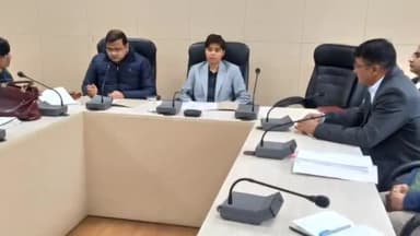 चरखी दादरी: लघु सचिवालय में जिला सड़क सुरक्षा समिति की बैठक हुई आयोजित, DC ने मुख्य सड़कों से अतिक्रमण हटाए जाने के दिए निर्देश