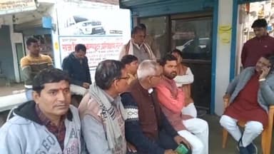 गोंडा: आर्य नगर कस्बे में भाजपा विधायक ने कार्यकर्ताओं से मुलाकात कर सुनी समस्यायें, निस्तारण हेतु संबंधित को दिए निर्देश