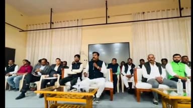 हुज़ूर: विकास यात्रा को लेकर विधायक रामेश्वर शर्मा ने अपने कार्यालय पर अधिकारियों, जन प्रतिनिधियों व कार्यकर्ताओं की बैठक ली