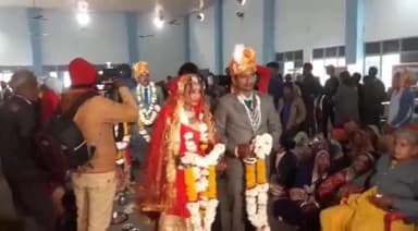 सीतामऊ: संजय गांधी उद्यान में सोशल ग्रुप वाल्मीकि समाज द्वारा सामूहिक विवाह का किया गया आयोजन, 12 जोड़ों की हुई शादी