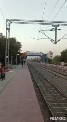 नोखा: नोखा रेलवे प्लेटफॉर्म की पटरियों पर इलेक्ट्रिक इंजन से ली गई ट्रायल