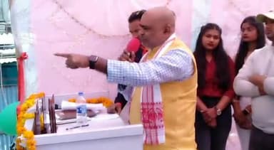 दाउदनगर गया रोड वरदान गैलेक्सी क्लासेस द्वारा आयोजित 10 वीं ,12वीं छात्र छात्राओं के विदाई समारोह को संबोधित करते, अश्वनी तिवारी