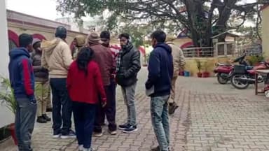 लखीमपुर: सदर कोतवाली क्षेत्र के मेला मैदान चौराहे के पास ओमनी कार ने बाइक सवार को मारी टक्कर, पुलिस ने मामला किया दर्ज