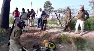 महुआ: ALTF के द्वारा महुआ विधानसभा क्षेत्र के विभिन्न पंचायतों में शराब के खिलाफ चलाया गया छापेमारी अभियान