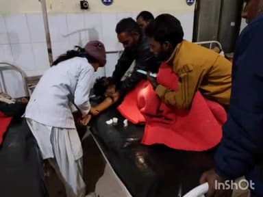 खरगापुर: एक्सीडेंट में घायल 3 लोगों को समाजसेवी प्यारेलाल सोनी ने ज़िला अस्पताल में भर्ती कराया