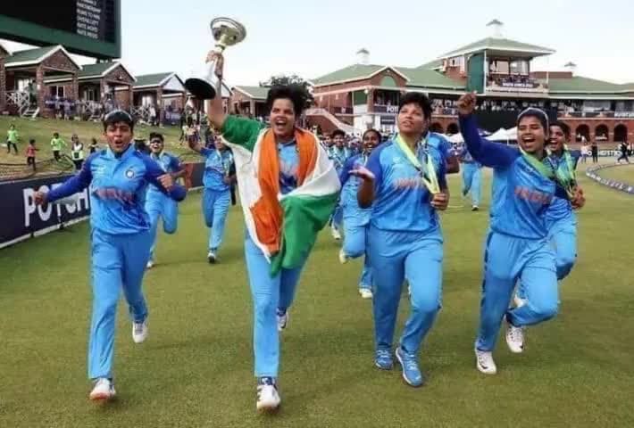 गर्ल्स U-19 क्रिकेट टीम ने इतिहास रचते हुए #U19T20WorldCup जीत कर पूरे देश को गौरवान्वित किया है।
टीम के सभी खिलाड़ियों को इस ऐतिहासिक जीत के लिए हार्दिक बधाई व हार्दिक शुभकामनाएं।
हम सभी भारत वासियों को उस देश की बेटियों पर गर्व है।