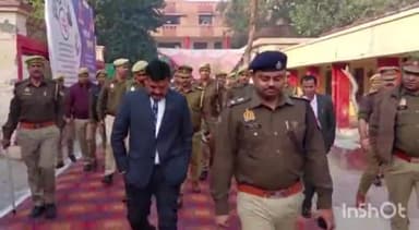 बहराइच: तहसील सदर में डीएम व पुलिस अधीक्षक ने मतदान केंद्र का किया निरीक्षण, आवश्यक दिशा निर्देश देकर डीएम ने किया मतदान