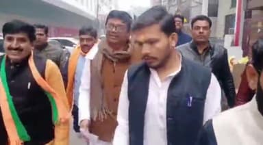 कानपुर: ज़िले में स्नातक और शिक्षक एमएलसी के लिए मतदान हुआ शुरू