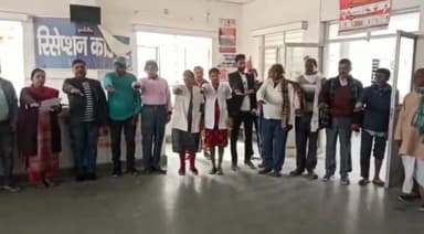 गरखा: महात्मा गांधी की पुण्यतिथि पर गरखा सीएचसी के चिकित्सा पदाधिकारियों व कर्मियों को दिलाई गई शपथ