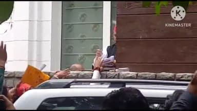 सैफई: पूर्व मुख्यमंत्री अखिलेश यादव ने सैफई में कार्यकर्ताओं से की मुलाकात व फिरोजबाद के लिए हुए रवाना