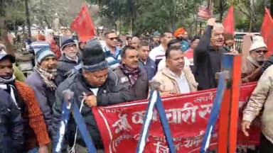 जगाधरी: पुरानी पेंशन बहाली को लेकर सर्व कर्मचारी संघ ने लघु सचिवालय पर प्रदर्शन करते हुए मुख्यमंत्री के नाम भेजा ज्ञापन