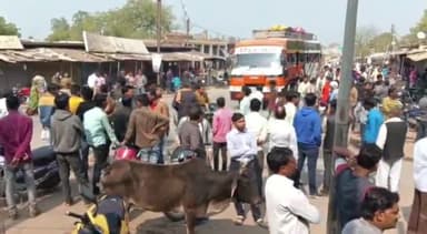 पटेरा: पटेरा में दुकानदारों ने अतिक्रमण के नोटिस को लेकर किया हल्ला बोल, मौके पर पहुंची तहसीलदार ने दी जानकारी