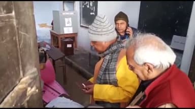 फैज़ाबाद: गोरखपुर-फैजाबाद स्नातक चुनाव में GIC में सांसद लल्लू सिंह ने मताधिकार का किया प्रयोग