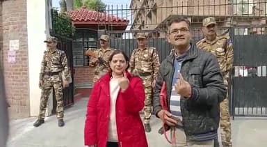 कानपुर: इंदिरा नगर के सरस्वती ज्ञान मंदिर में कड़ी सुरक्षा के बीच हो रहा मतदान, मतदाता बढ़-चढ़कर ले रहे हिस्सा