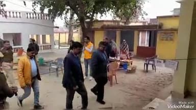 जयसिंहपुर: स्नातक निर्वाचन को लेकर डीएम व एसपी ने कूरेभार मतदान केंद्र का किया निरीक्षण