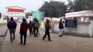 आंवला: बरेली-मुरादाबाद स्नातक निर्वाचन क्षेत्र के लिए आंवला तहसील क्षेत्र में डाले जा रहे हैं वोट