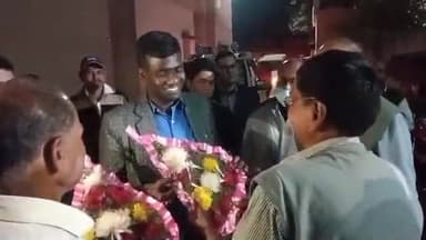 देवघर: देवघर उपायुक्त ने कल डिनर विद डीसी का कार्यक्रम देवघर के कुष्ठाआश्रम जाकर किया एवं उसकी समस्याओं को सुनकर निजात दिलाया