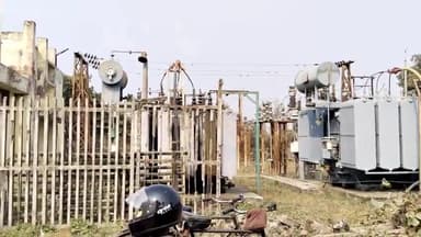 सुल्तानपुर: विद्युत उपकेंद्र उघड़पुर के अंतर्गत महादेवपुर सहित कई गांवों में बकाया बिल को लेकर विद्युत विभाग ने विच्छेदन किए कलेक्शन